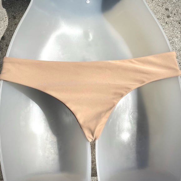Bettinis Nude Strappy Bikini Bottom Size M Lowrise Surfer Free People Cheeky - Picture 6 of 7